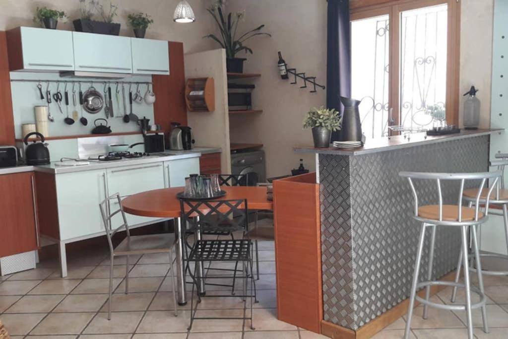 Joli Loft Dans Village Pittoresque Peret Exterior photo